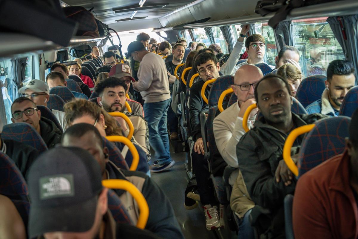 Demoras de hasta dos horas para salir de Barcelona en tren y buses