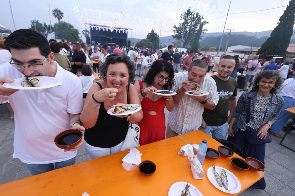 La fiesta comenzó pronto en Poio.