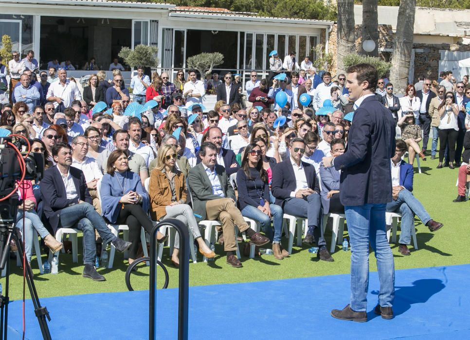 Casado propone en Alicante que todas las oposiciones se desarrollen en castellano.