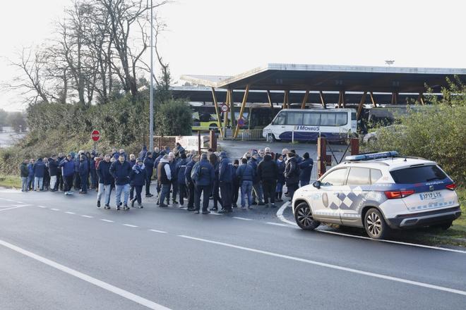 Huelga de autobuses: los piquetes impiden la salida de los servicios mínimos