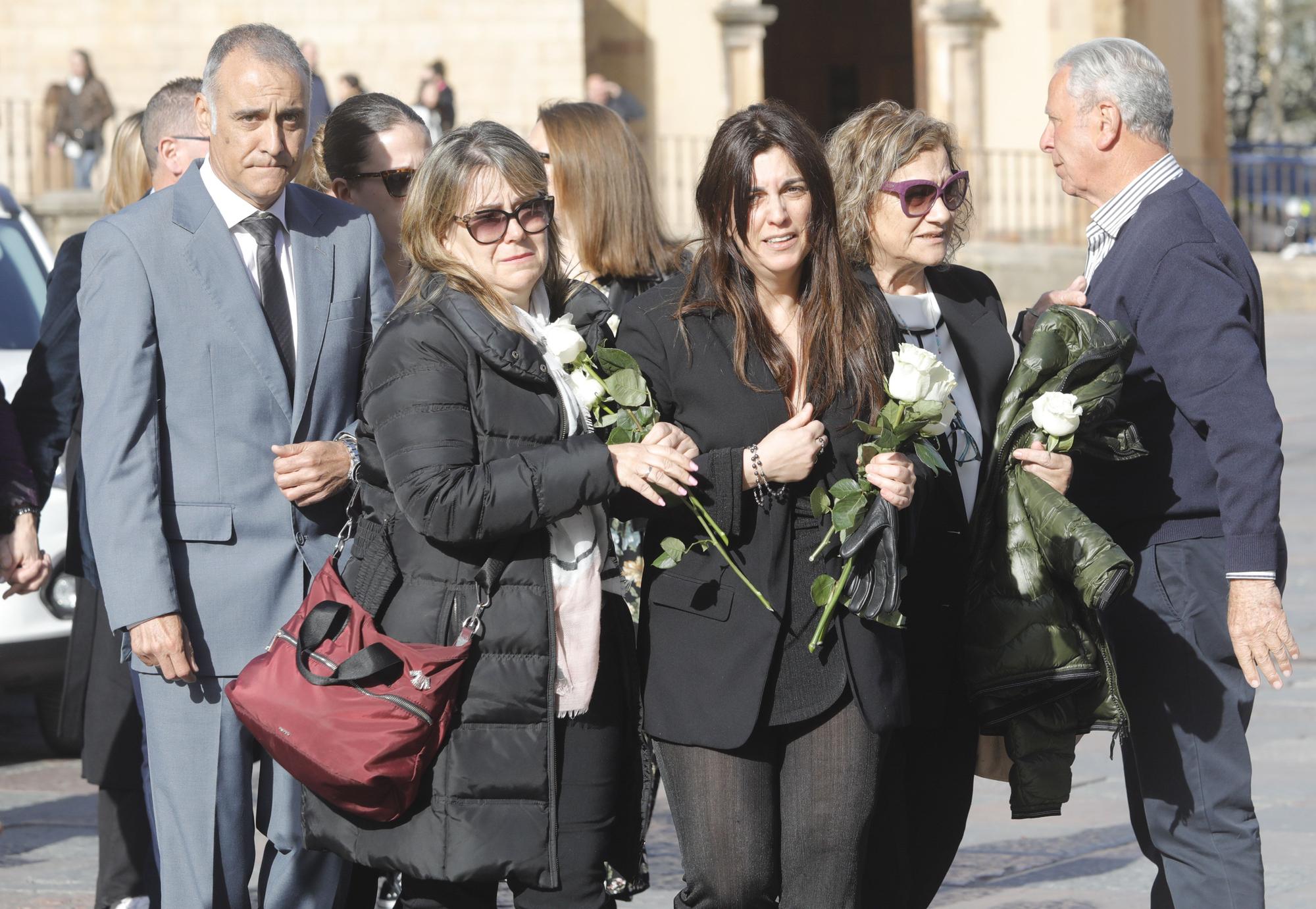 En imágenes: funeral en la catedral de Oviedo del guardia civil que evitó una masacre ciclista en Pravia