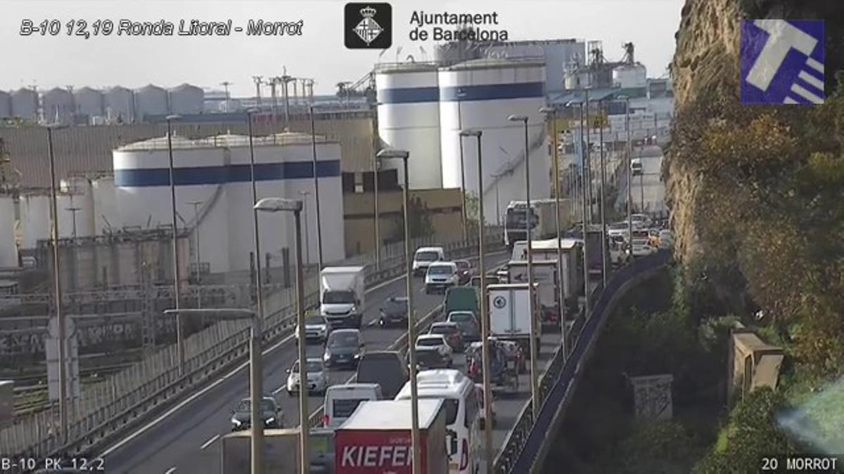 Retenciones en la Ronda Litoral de Barcelona (B-10) por la avería de un vehículo