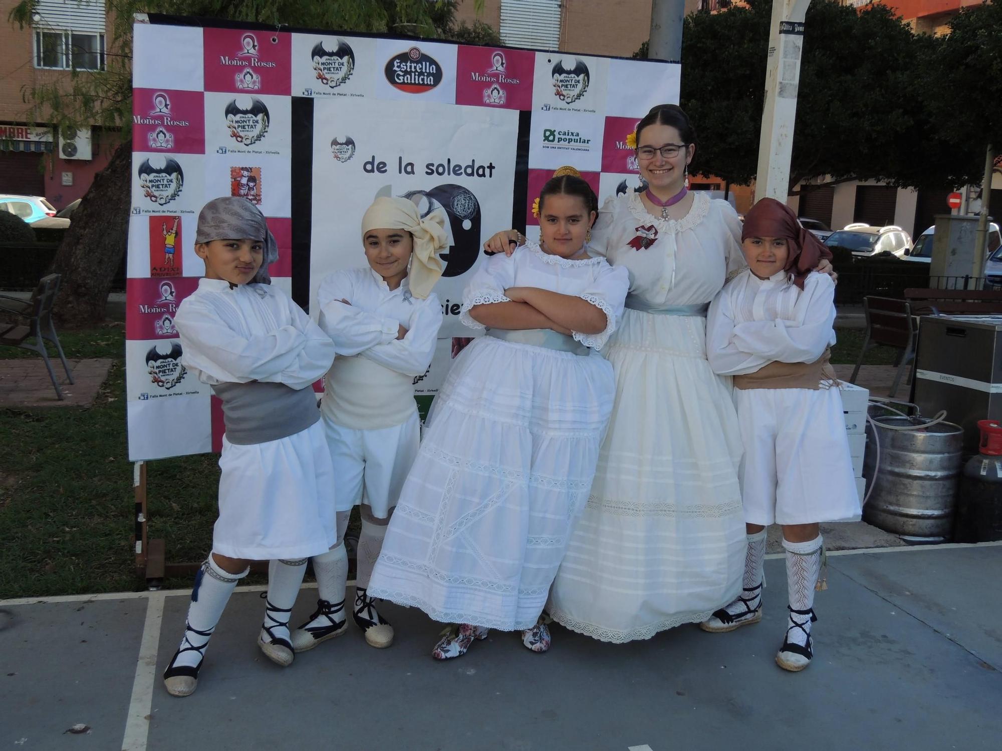 Así fue la espectacular "dansà" en ropa interior de la falla Mont de Pietat