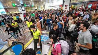 El descarrilamiento de un tren deja sin servicio de alta velocidad a la estación de Sants de Barcelona