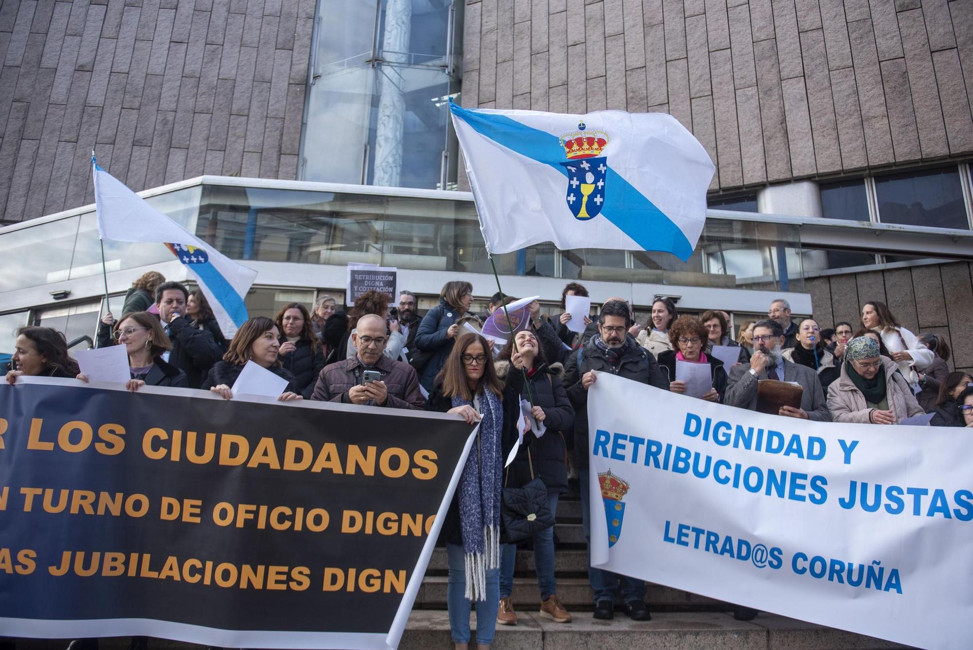 Protesta en A Coruña de los abogados del turno de oficio, en huelga