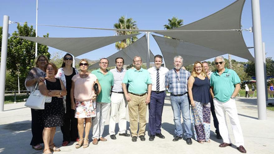 El concejal de Ciudad Jardín, Carlos Conde, ha visitado el parque junto con presidentes de asociaciones de vecinos y peñas de la zona.