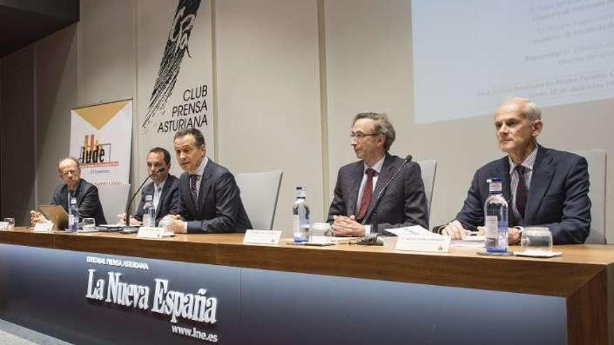 De izquierda a derecha, Juan Ignacio Molina, Rubén Cueto, Esteban García-Canal, Pedro Lorca y Arturo Tuero, ayer, en el Club.