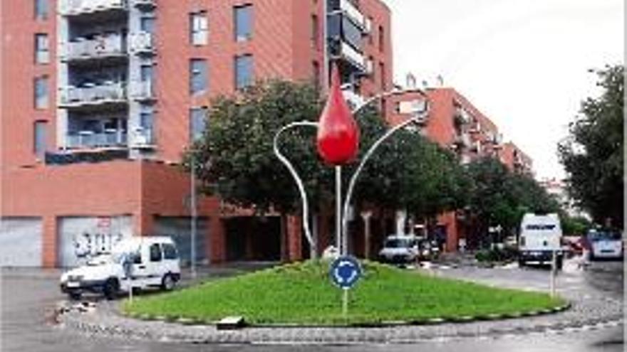 La pluja ajorna l&#039;estrena d&#039;una escultura