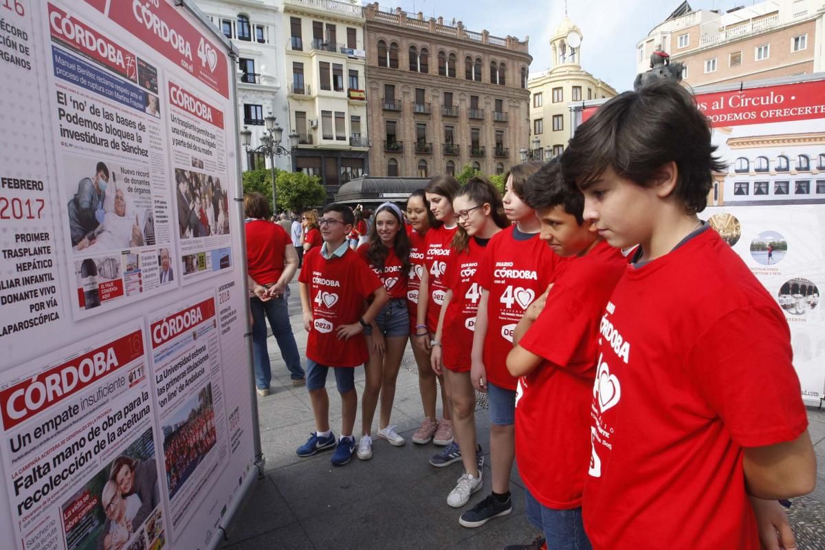 Las Tendillas se llena de 40 años de portadas de Diario CÓRDOBA sobre trasplantes