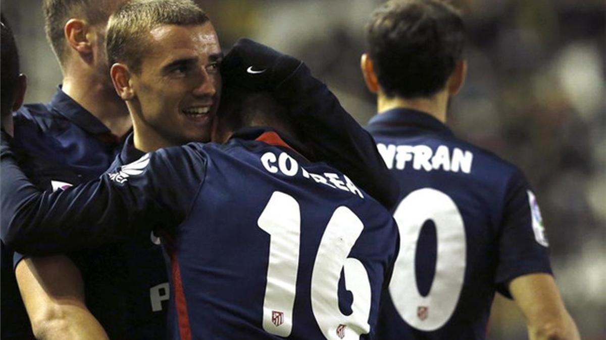 Griezmann, celebrando el triunfo con sus compañeros