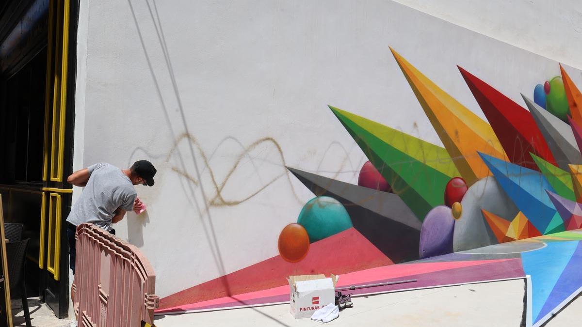 Galería: Vandalismo en el mural de Okuda en Sant Antoni