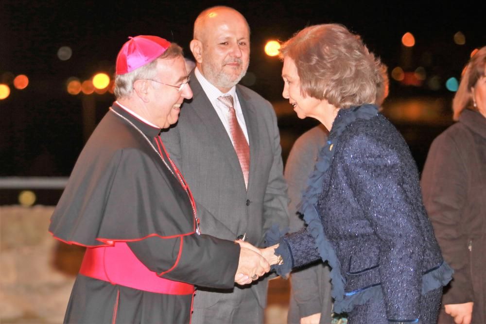 La Reina Sofía visita en Palma la muestra 'El viaje de Ramon Llull'