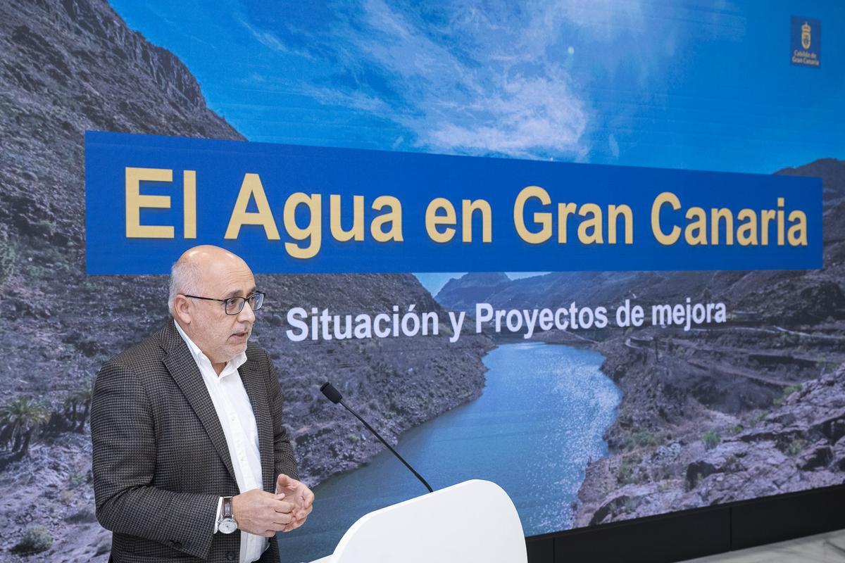El presidente del Cabildo, Antonio Morales, expone la situación hídrica de Gran Canaria.