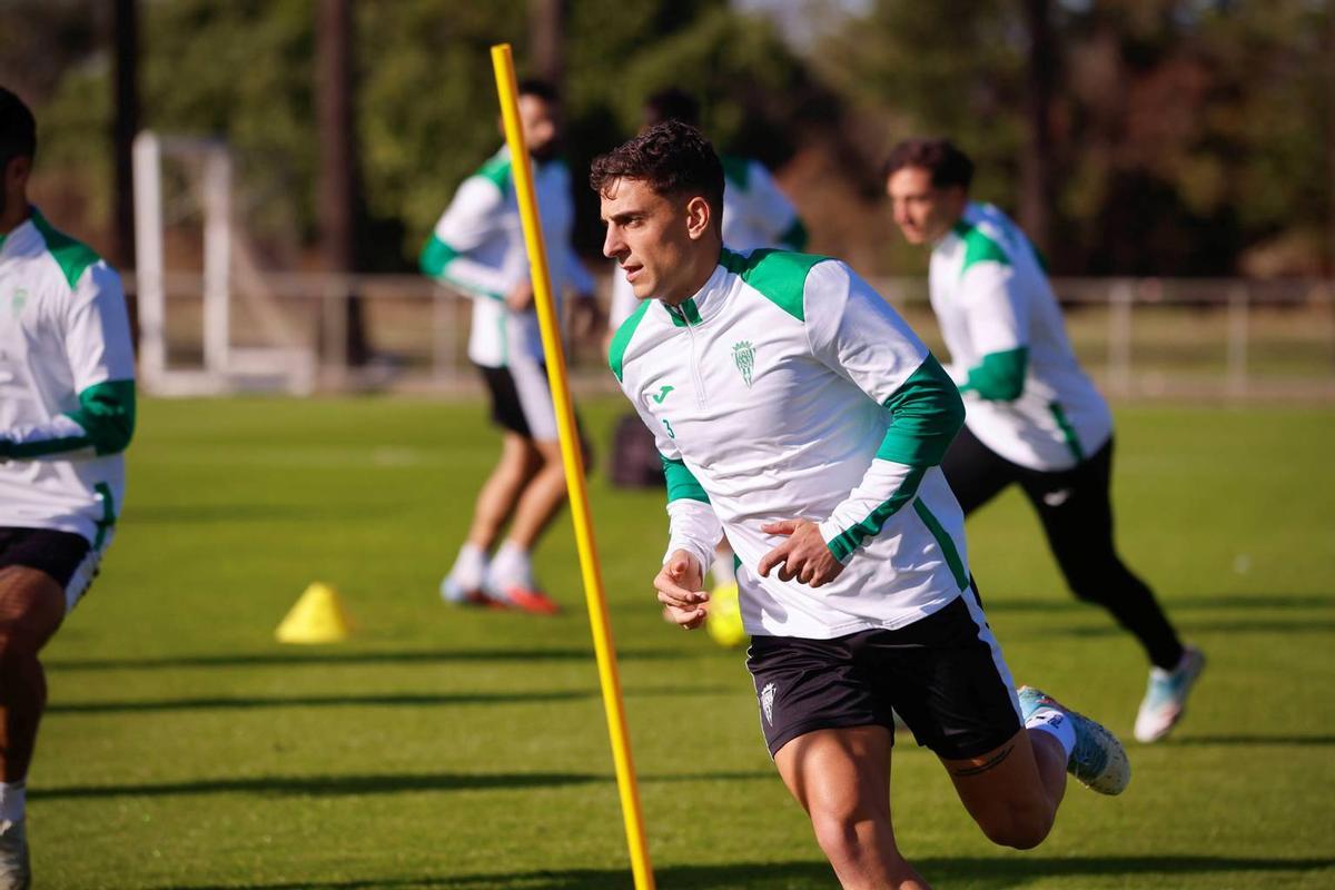 Alcedo, en un entrenamiento del Córdoba CF.