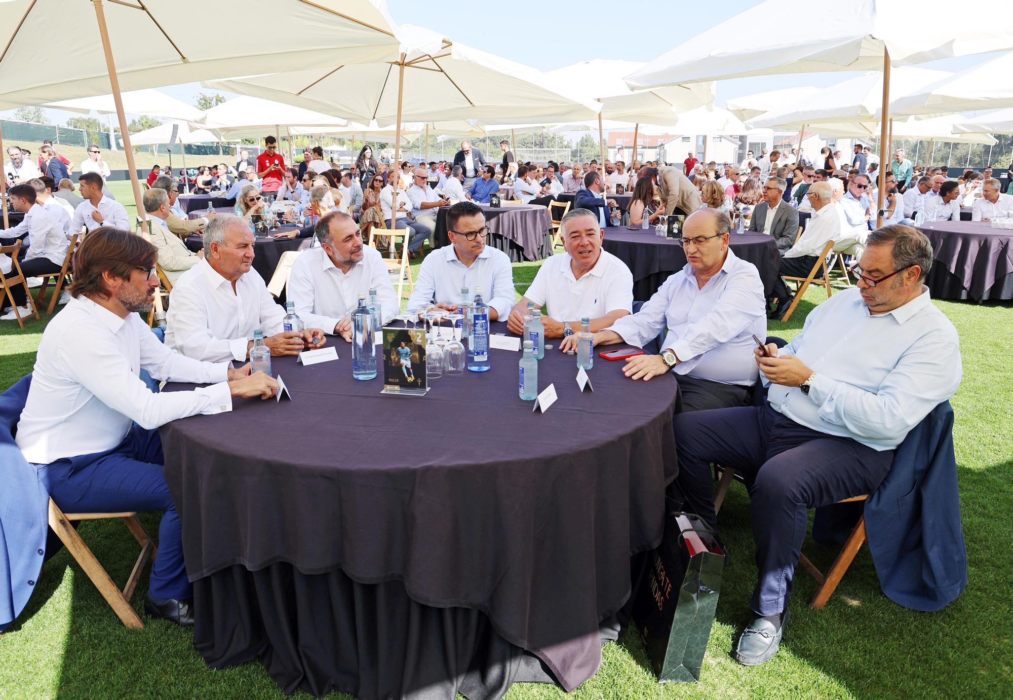 El Celta se rodea de su gran familia y de representantes institucionales por su centenario