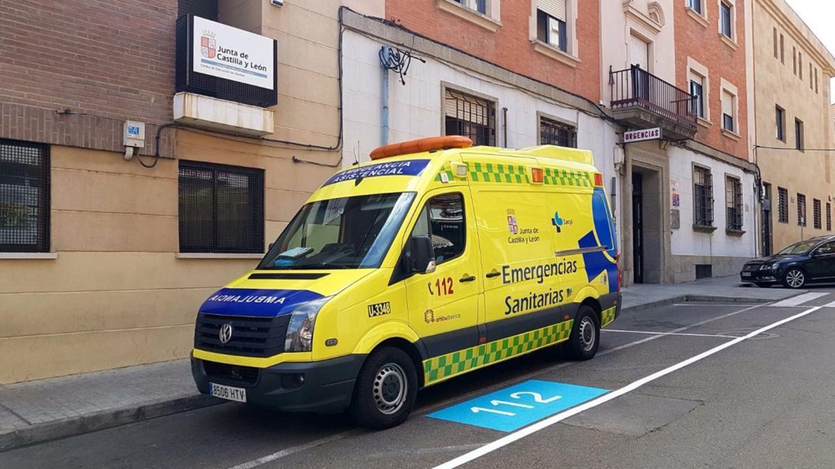 La ambulancia del 112, en urgencias de Benavente.