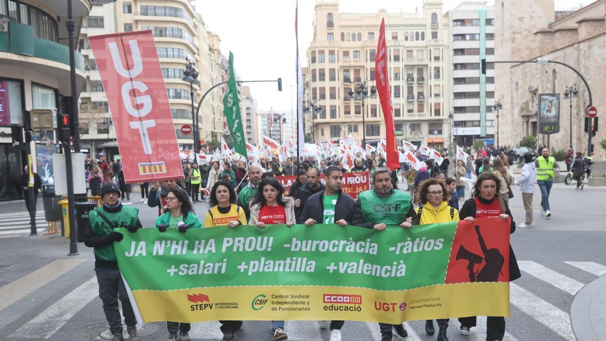 Los profesores vuelven a salir a la calle en València