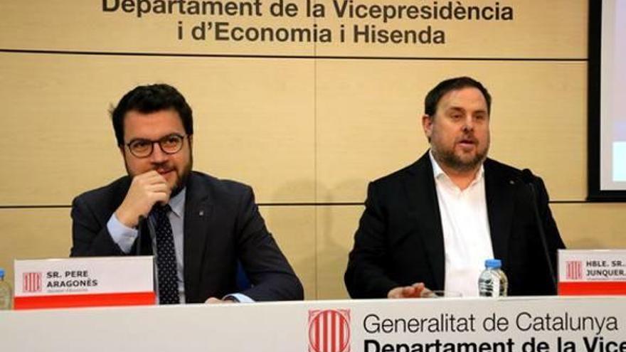 El secretari d&#039;Economia, Pere Aragonès, amb el conseller d&#039;Economia, Oriol Junqueras, el 20 de juliol.