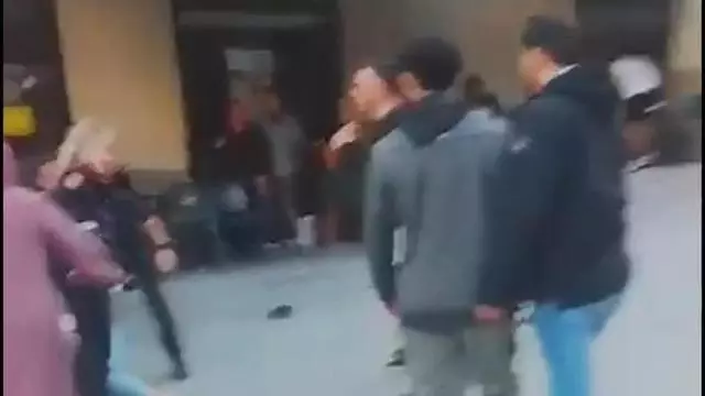 Imatges de l'agressió patida per quatre dones muslmanes a la baixada dels Drets de Manresa