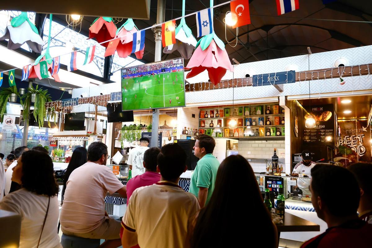 El ambiente del España-Portugal en Córdoba, en imágenes