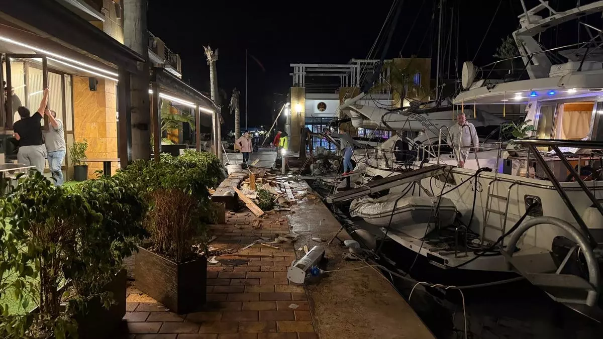 Así ha tocado tierra la tromba marina en Mazarrón (Murcia)