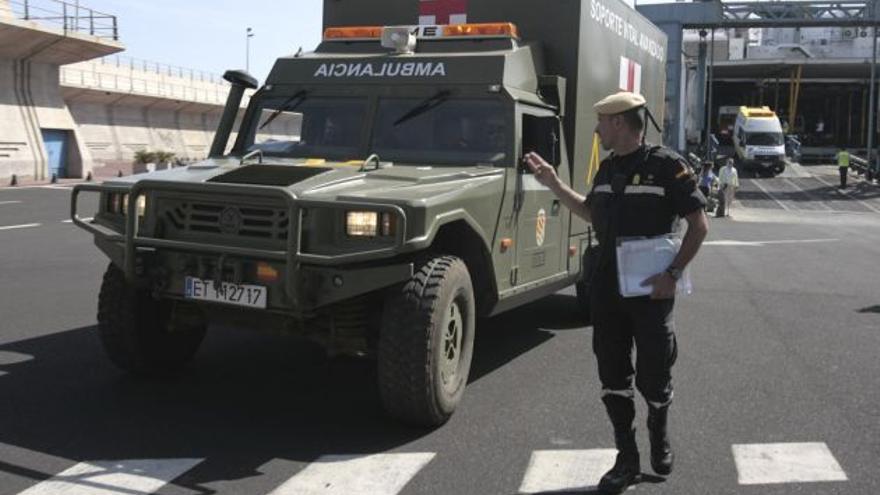 El Ejército llega a la isla de El Hierro mientras Chacón pide calma