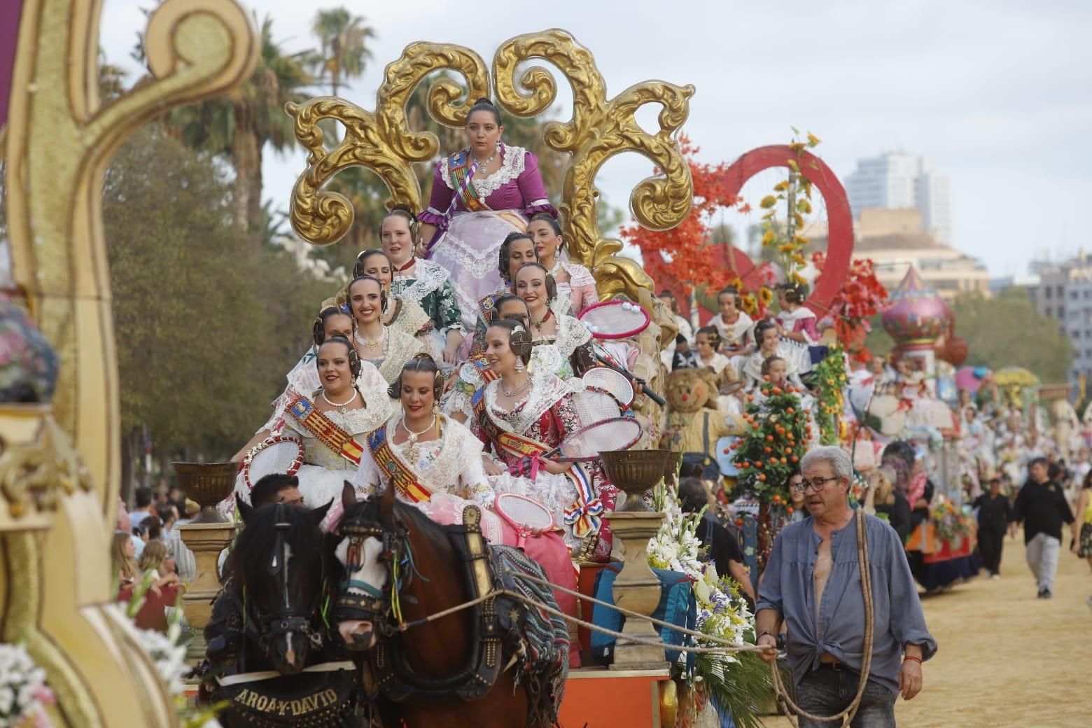 Así ha sido la Batalla de Flores en València 2024