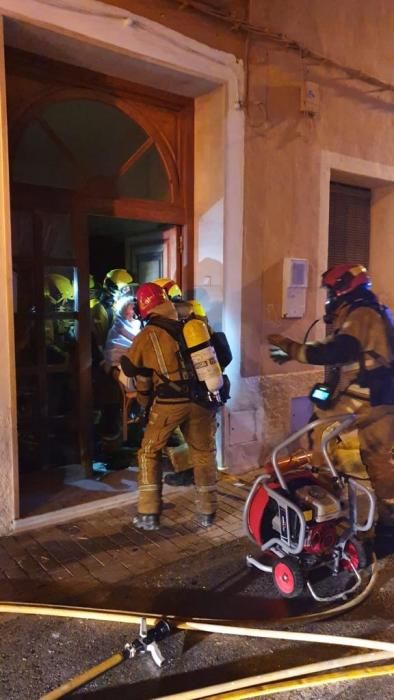 Dos atendidos por inhalación de humo en un incendio en Gata de Gorgos.