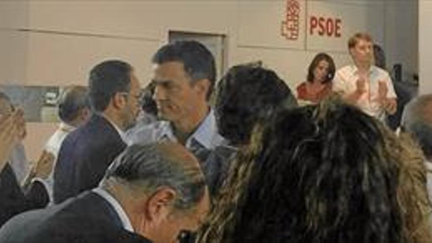 El PSOE implosiona