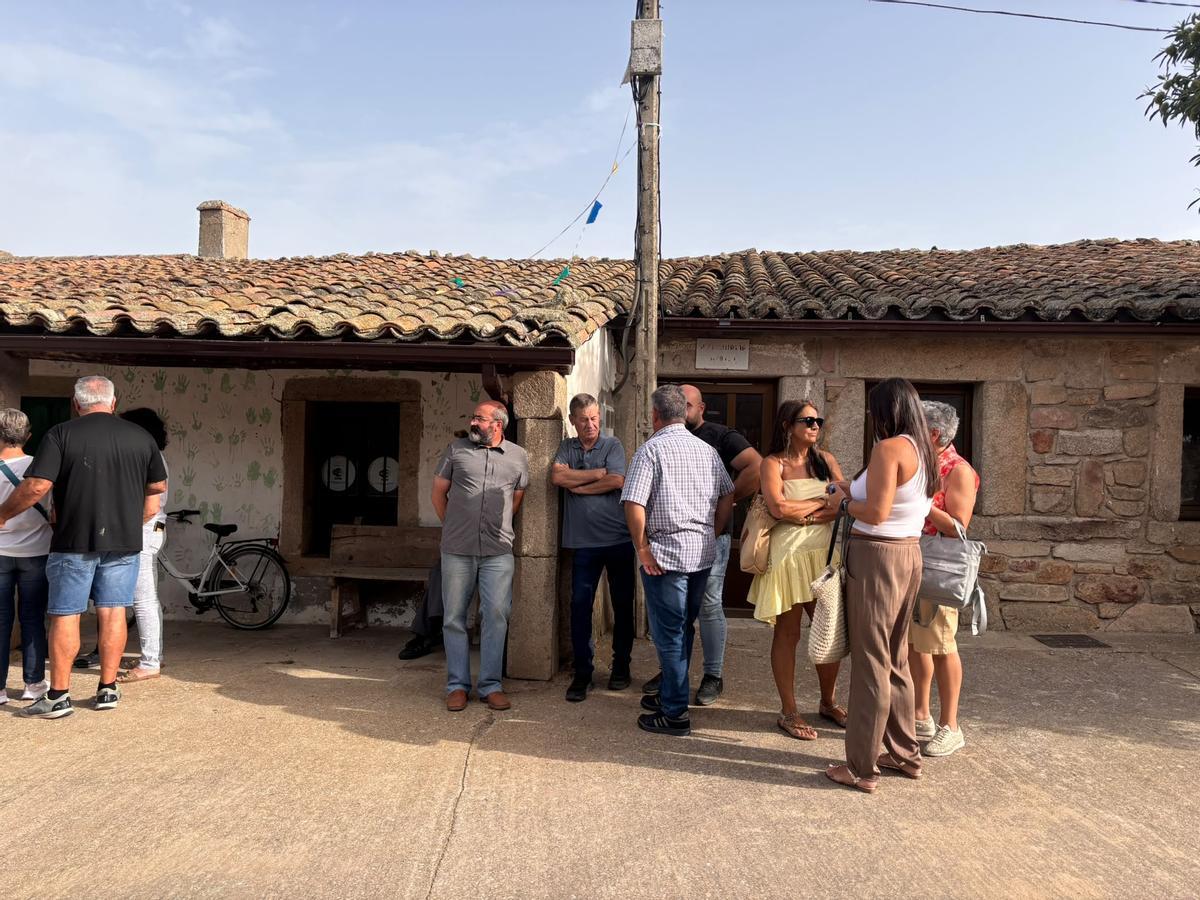 GALERÍA |  La plataforma "Sayago Renace" da sus primeros pasos tras el incendio