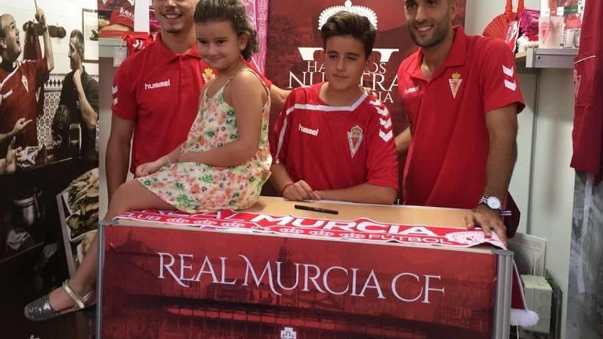 La afición del Murcia critica los precios fijados por el Jumilla para el domingo