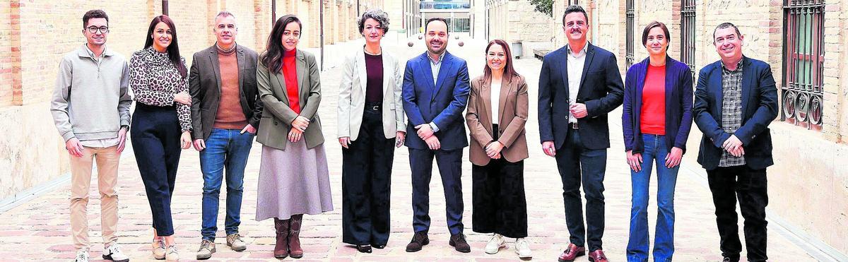 Antonio Vaina y Rosa Leyda (en el centro), María Lozano de la Hoz, José Cardo, Pilar Nieto, Jorge Escoto, Maite García, Iván Garrido, Cristina Martínez y Daniel Escrig integran la nueva junta de gobierno del ICOPCV.
