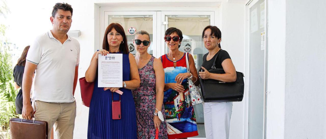 La concentración tuvo lugar este martes frente al edificio de la Delegación del Gobierno en Ibiza.