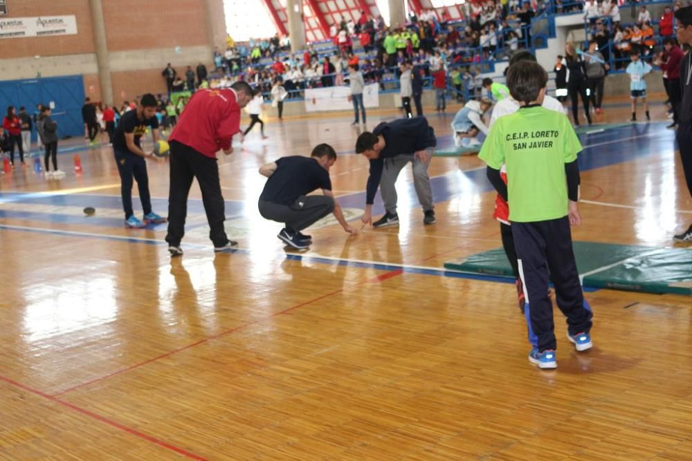 Jugando al atletismo en Alcantarilla