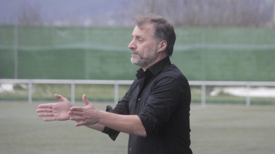 Óscar García, entrenador del Beluso, en una imagen de la pasada campaña. |  // SANTOS ÁLVAREZ