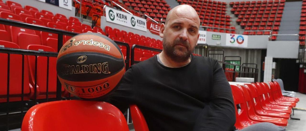 Toni Muedra, director deportivo del Casademont Zaragoza, a su llegada al Príncipe Felipe.