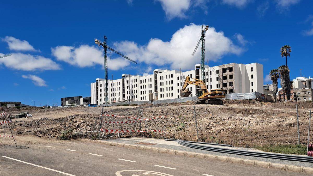 Movimientos de tierra en Tamaraceite para construir las nuevas viviendas de alquiler social.