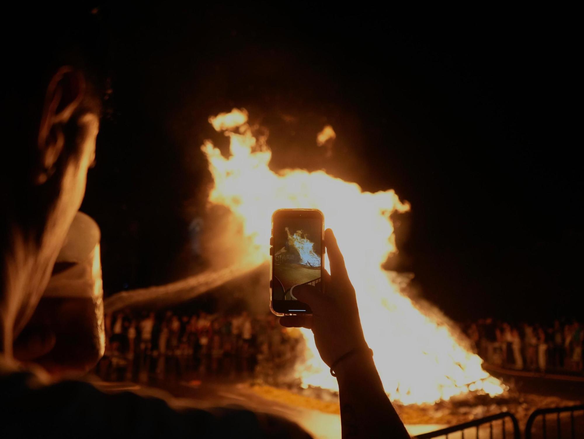 GALERÍA | Así ha transcurrido la hoguera de San Juan en Zamora: adiós a lo malo