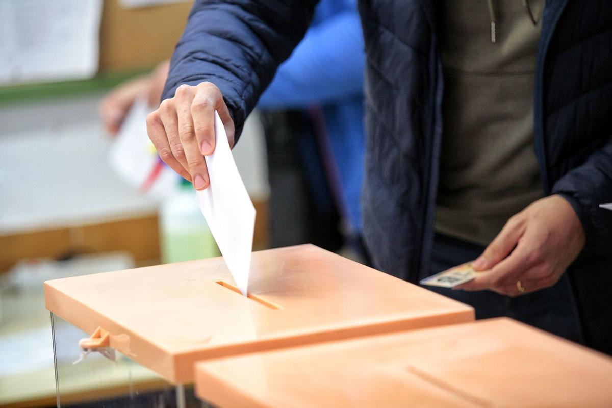 Proceso de votación sobre la jornada escolar en Castellón.
