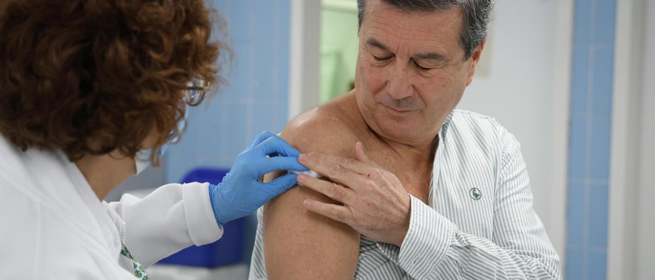 Sanidad prevé que el pico de gripe y covid llegue la tercera semana de enero