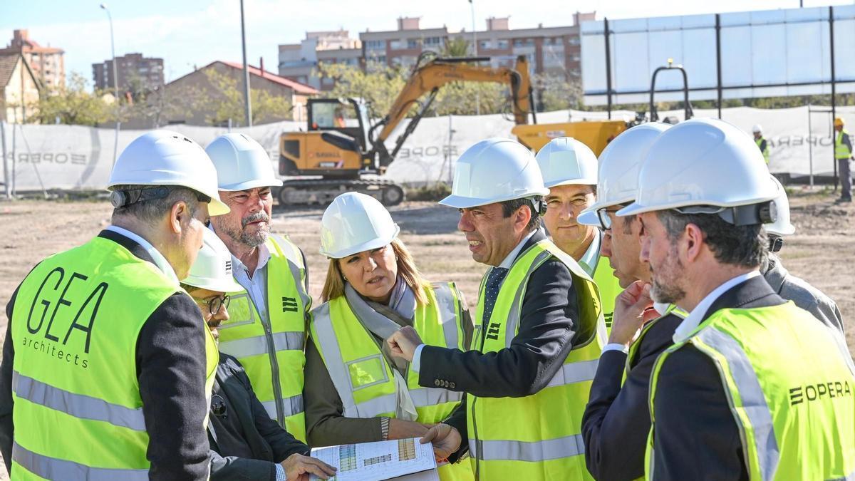 Mazón visita les obres de vivendes de lloguer assequible del Pla Viu en el barri de Rabassa d’Alacant