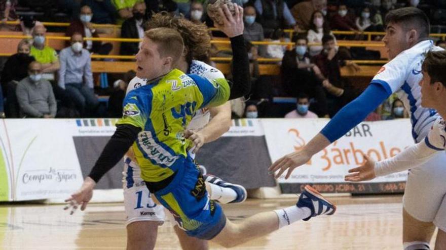 Bada Huesca pone sus ojos en Nico Bono tras su marcha del Balonmano Zamora