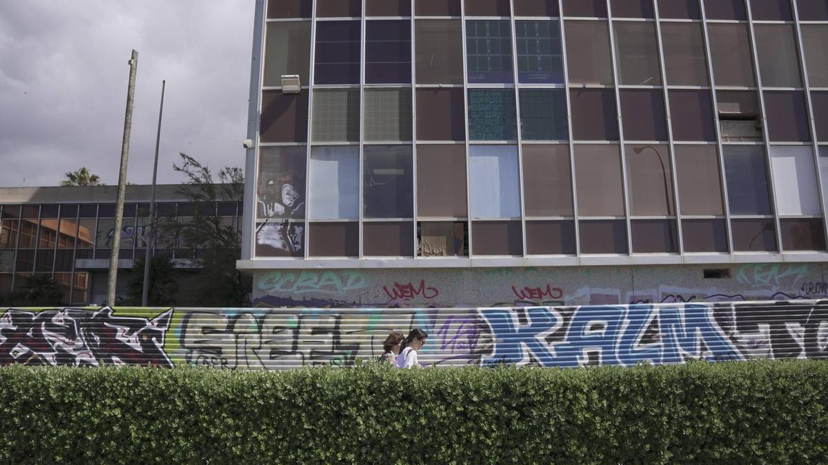 Así son los cuatro paneles para captar energía solar instalados en el edificio de GESA