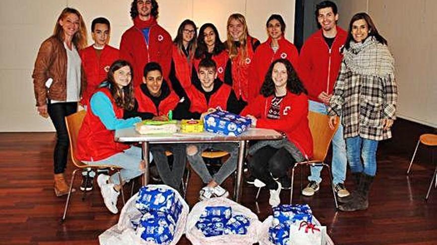 Creu Roja de Santa Cristina entrega joguines solidàries a catorze infants