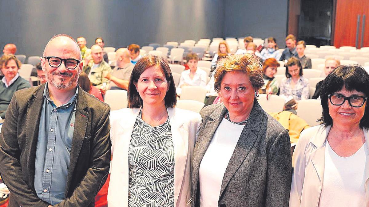 Por la izquierda, Salvador Barberá, Inés Allué, Teófila Vicente y Pilar Parreño.