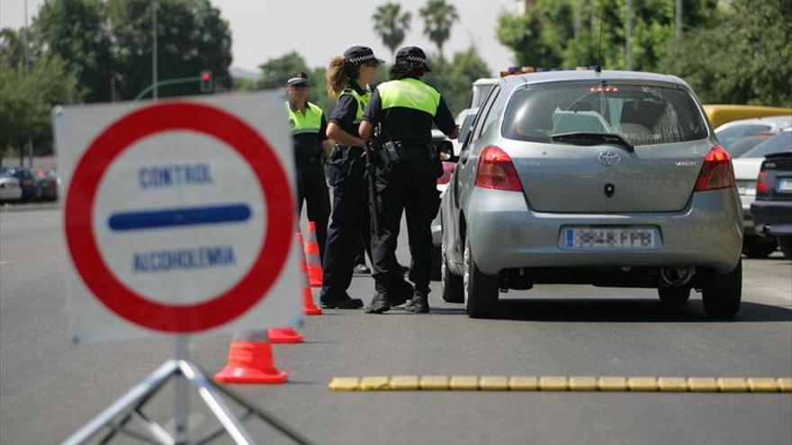 Policía Local de Cáceres usará alcoholímetros para multar por beber alcohol en la calle