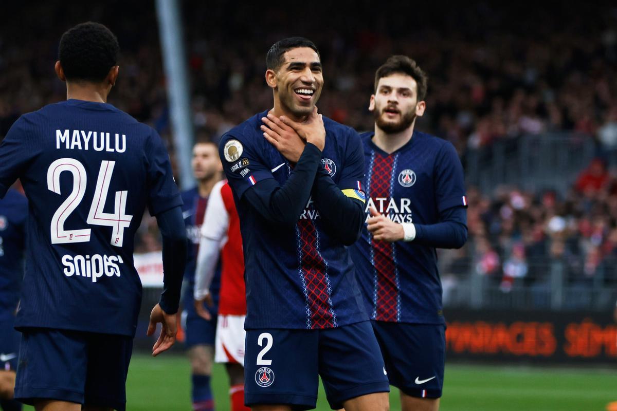 Hakimi celebra un gol