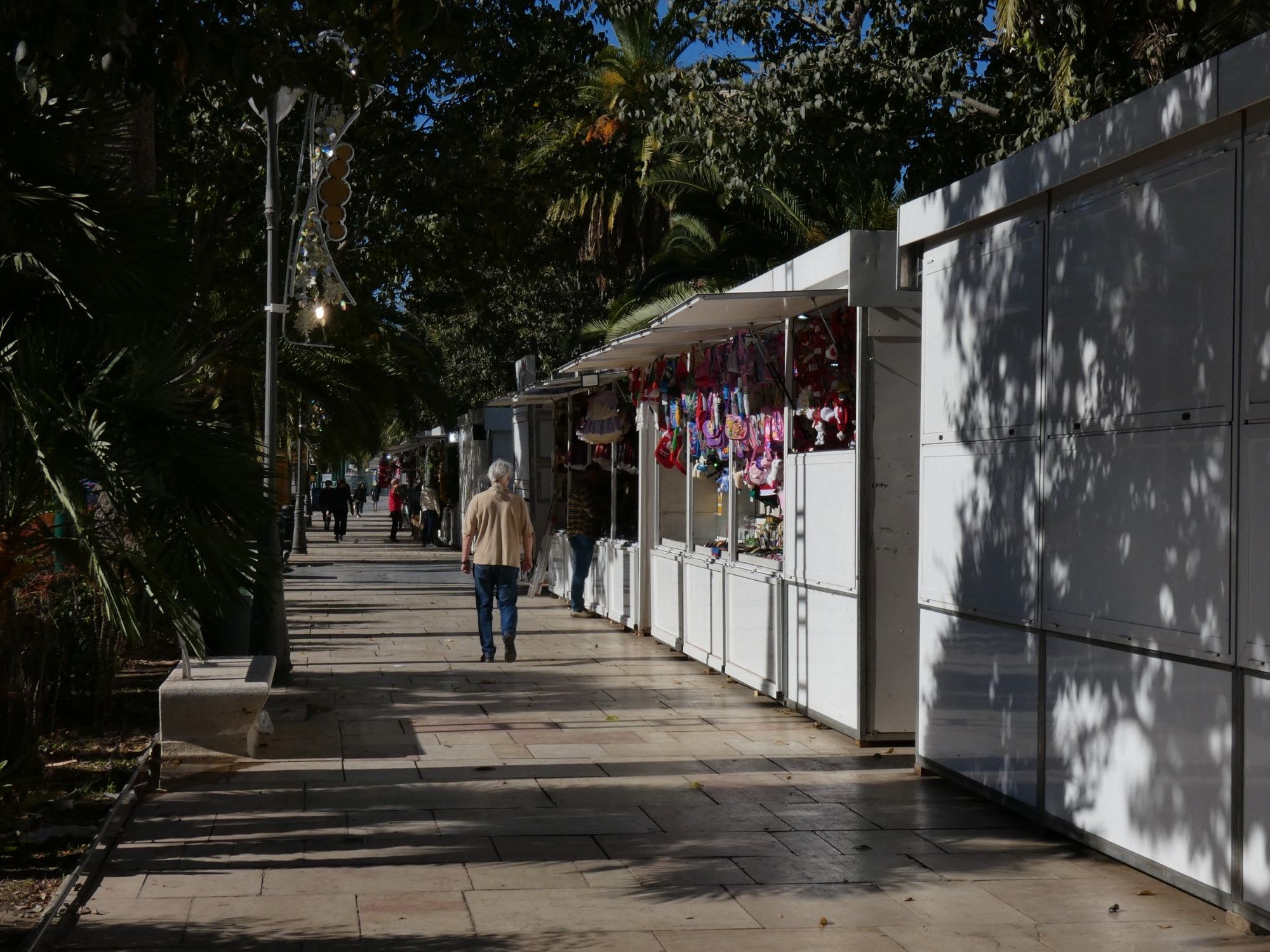 Puestos navideños en el Parque de Málaga