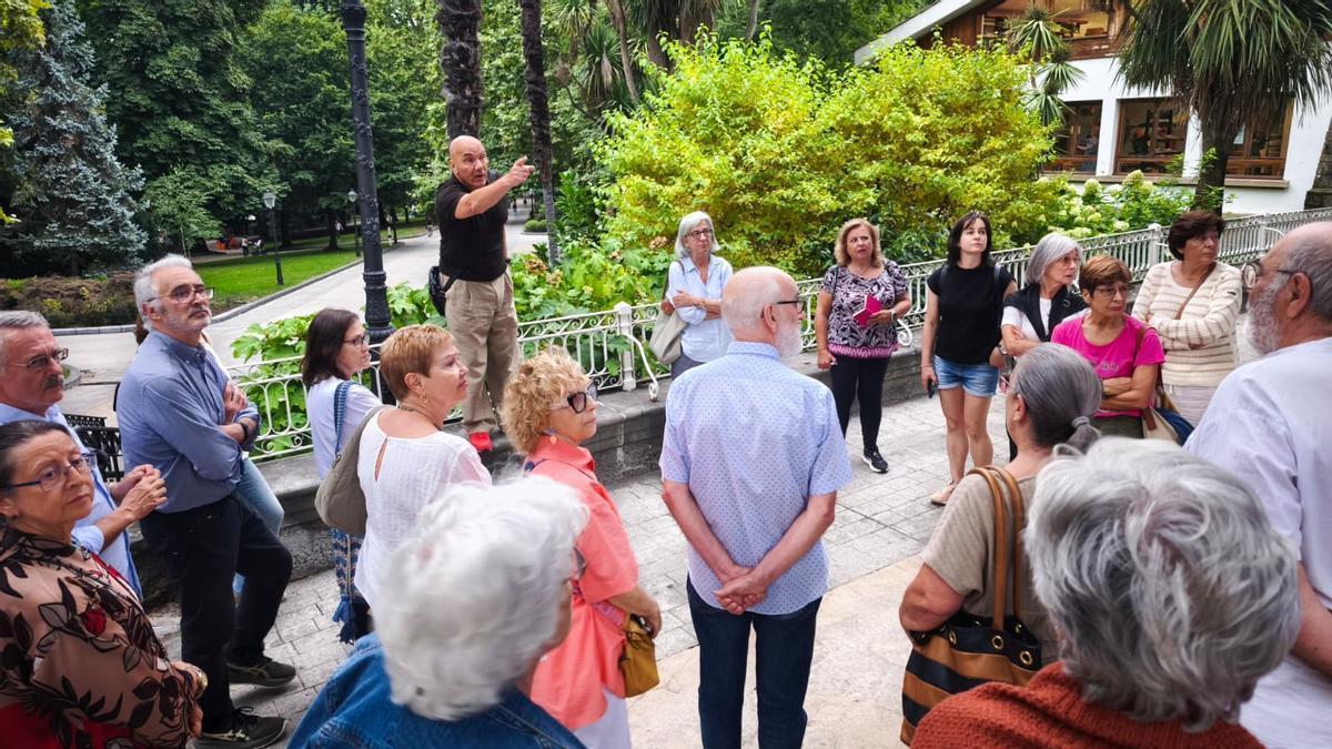 ¿Qué especies y curiosidades atesora el Campo San Francisco de Oviedo?: el paisajista José Valdeón arranca sus visitas de verano y las desvela, en imágenes