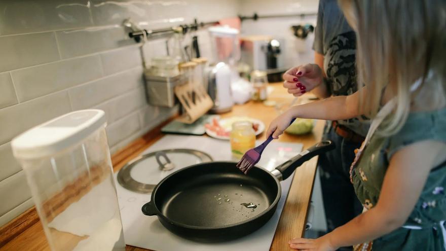 El truco para limpiar la vitrocerámica que no conocías y que tienes que empezar a aplicar